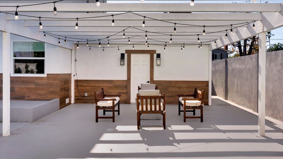 More Photos Of 308 E 18th St, Costa Mesa Shelter For Sale