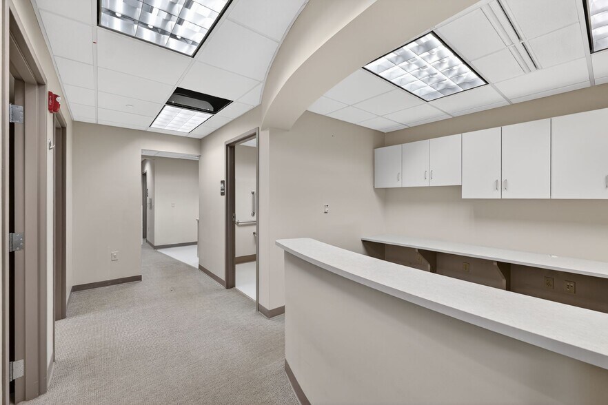 More Photos Of 17000 W North Ave, Brookfield Medical For Lease