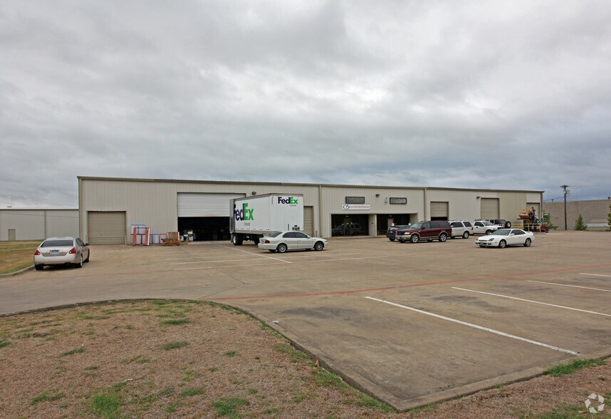 More Photos Of 3686-3690 S Miller Park Dr, Garland Distribution For Sale