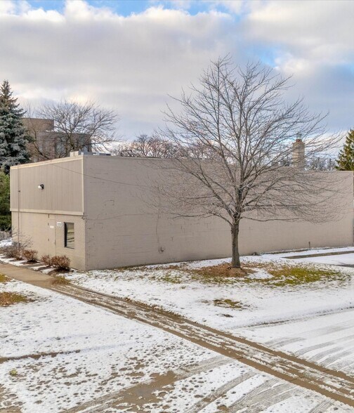More Photos Of 12525 E 9 Mile Rd, Warren Warehouse For Sale