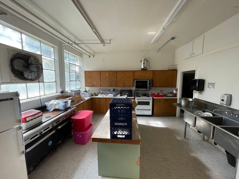 More Photos Of 725 Shipping St NE, Salem Lodge Meeting Hall For Sale