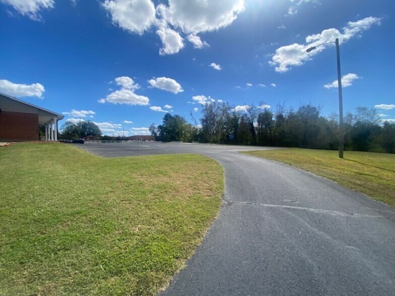 More Photos Of 109 Fontaine Dr, Ridgeway Funeral Home For Sale