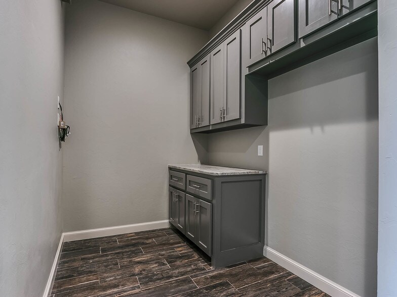 More Photos Of 2232 NW 36th Ave, Norman Office For Sale