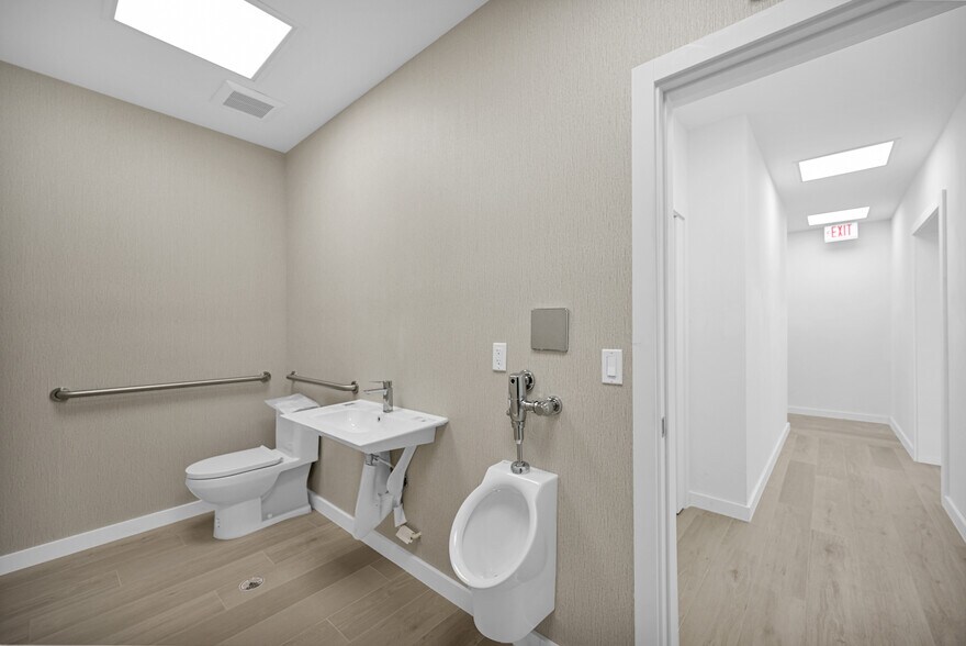 More Photos Of 221 NE 67th St, Miami Warehouse For Sale