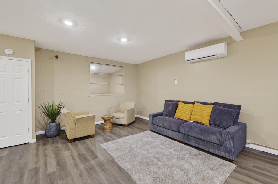 More Photos Of 8708 N 28th Ave, Omaha Service For Sale