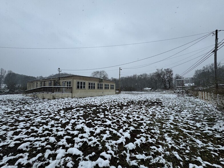 More Photos Of 264 Coal River Rd, Glen Daniel Medical For Sale