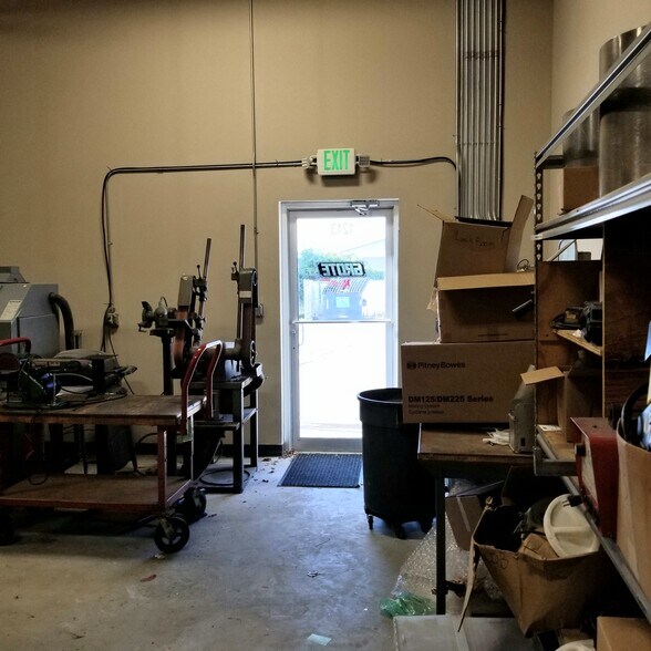 More Photos Of 1217-1249 Arrowhead Ct, Crown Point Warehouse For Lease