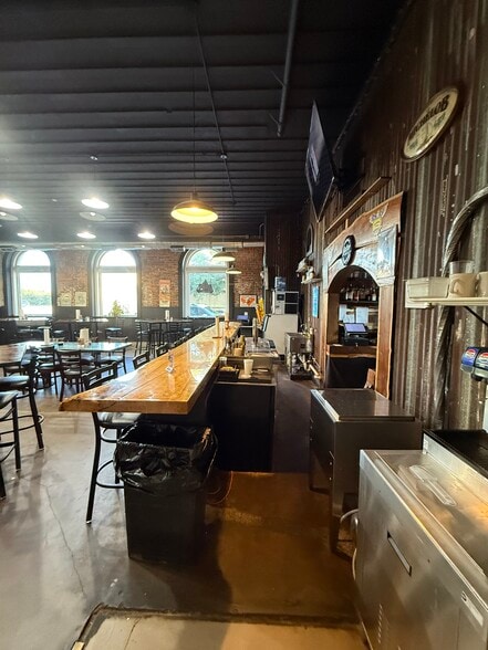 More Photos Of 200 W Main St, Marietta Storefront Retail Residential For Sale