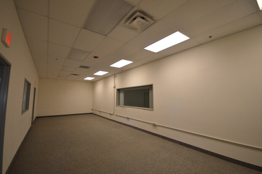 More Photos Of 3701 W Cambridge Ave, Phoenix Warehouse For Lease