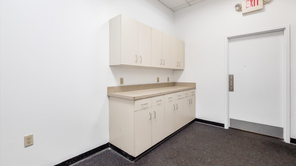 More Photos Of 61600-61690 Southgate Rd, Cambridge Unknown For Lease