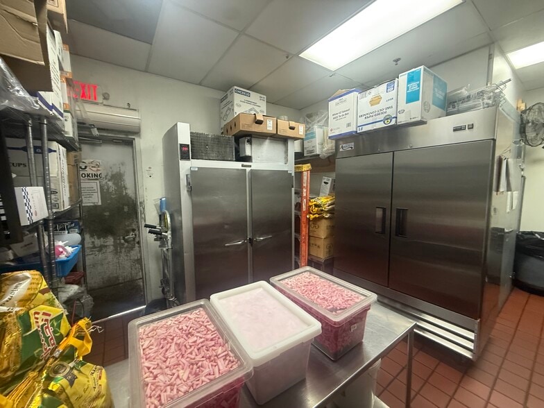 More Photos Of 1910 Village Center Cir, Las Vegas Freestanding For Lease