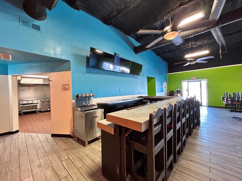 More Photos Of 1613 W Broadway St, Andrews General Retail For Sale