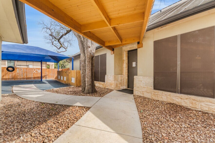 More Photos Of 14235 Blanco Rd, San Antonio Office For Sale