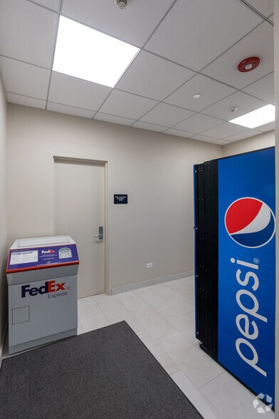 More Photos Of 823 Commerce Dr, Oak Brook Office For Lease