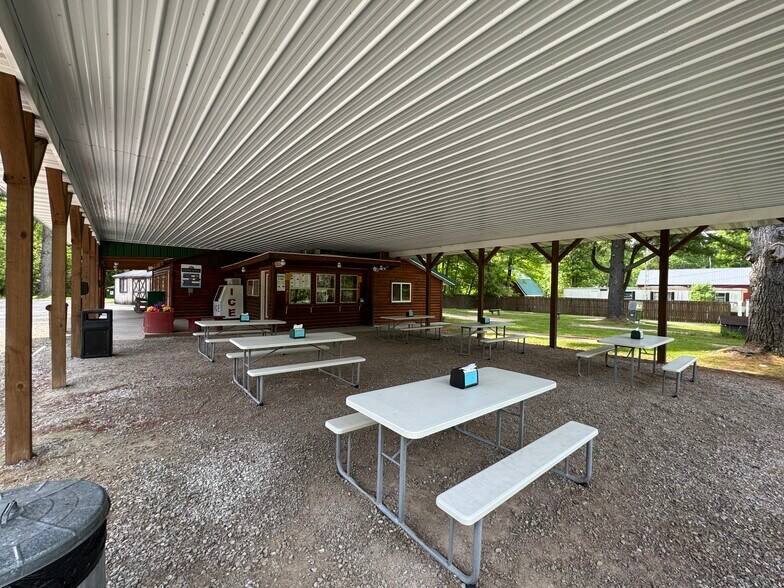 More Photos Of 482 N Sage Lake Rd, Hale Freestanding For Sale