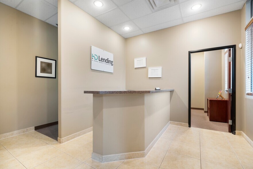 More Photos Of 1345 E Chandler Blvd, Phoenix Office For Lease