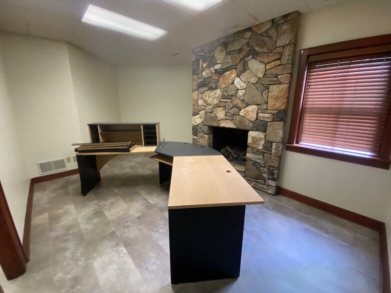 More Photos Of 426 Old Salem Rd, Winston-Salem Office For Sale