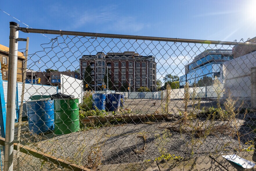 Primary Photo Of 1089 Yonge St, Toronto Apartments For Lease