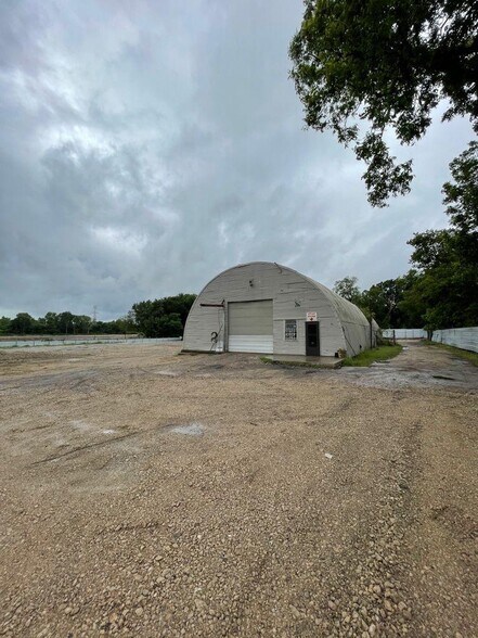 More Photos Of 9505 S Central Expy, Dallas Warehouse For Sale