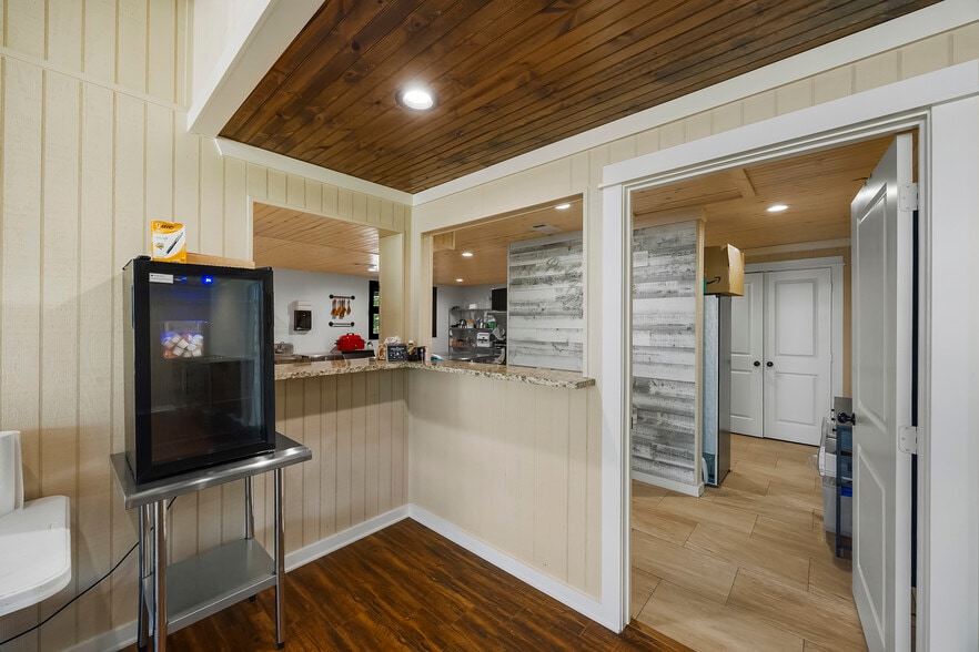 More Photos Of 397 VZ County Road 3611, Edgewood Sports And Entertainment For Sale