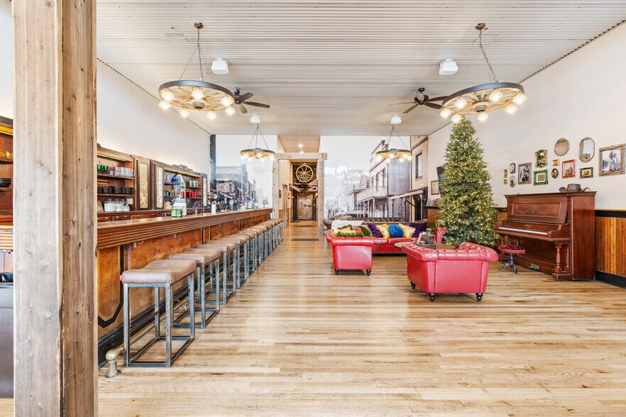 More Photos Of 417 Main St, Ashton Specialty For Sale