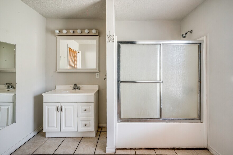 More Photos Of 14330 S Highway 281, Santo Trailer Camper Park For Sale