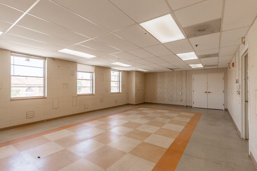 More Photos Of 1500 14th St, Lubbock Religious Facility For Sale