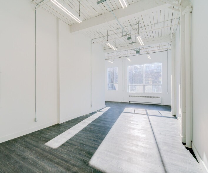 More Photos Of 276 Carlaw Av, Toronto Showroom For Lease