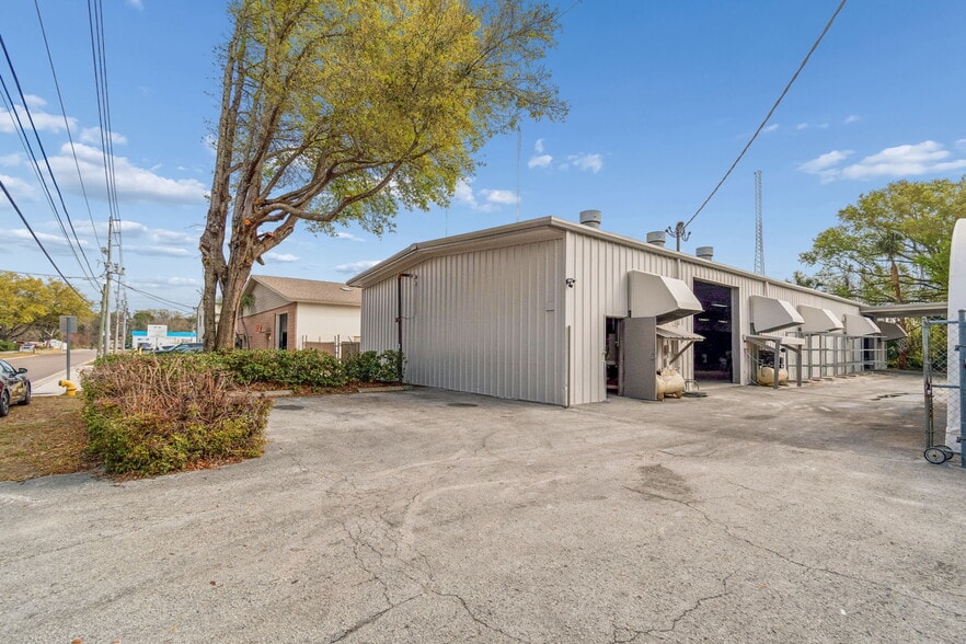 More Photos Of 1060 Harbor Lake Dr, Safety Harbor Light Manufacturing For Sale