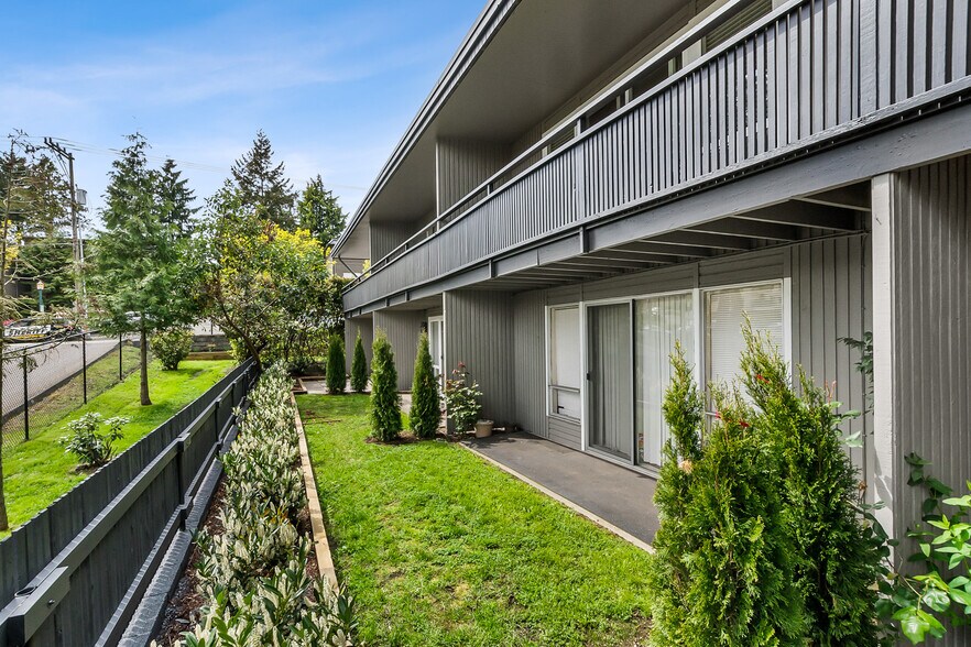 More Photos Of 255 SW 154th St, Burien Multifamily For Sale