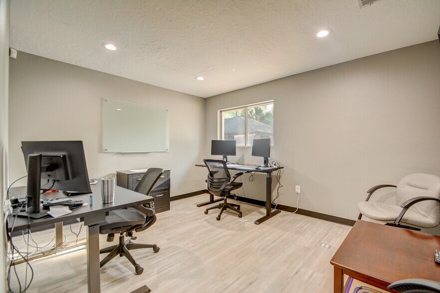 More Photos Of 26615 Oak Ridge Dr, The Woodlands Office For Lease