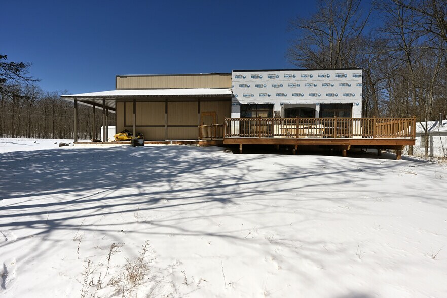 More Photos Of 11706 N Eaton Rd, Hayward Bar For Sale