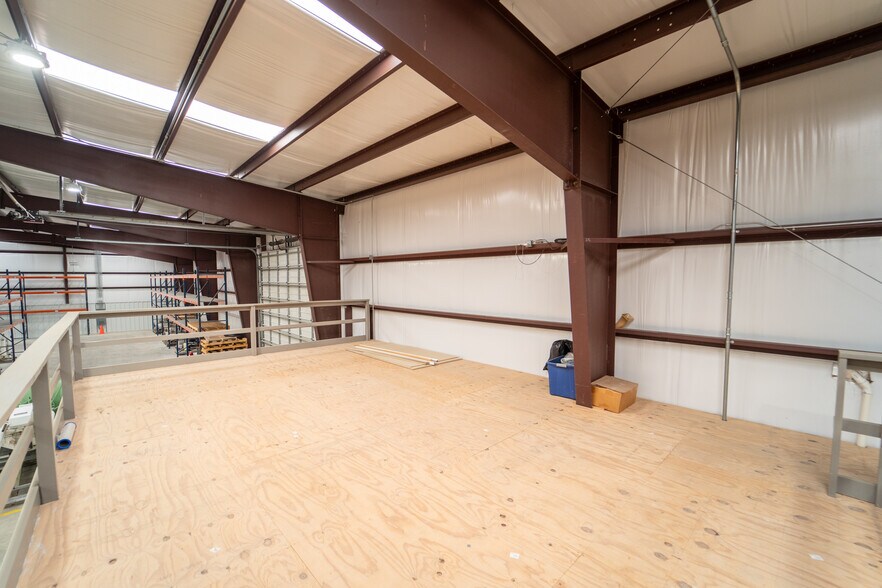 More Photos Of 236 Industrial Park Dr, Victoria Warehouse For Lease