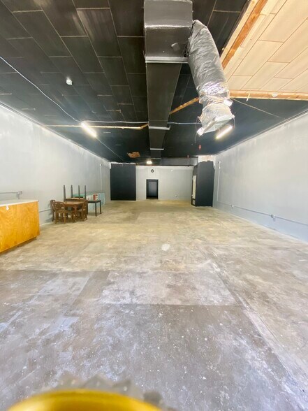 More Photos Of 114 W Ikard St, Henrietta Office For Sale