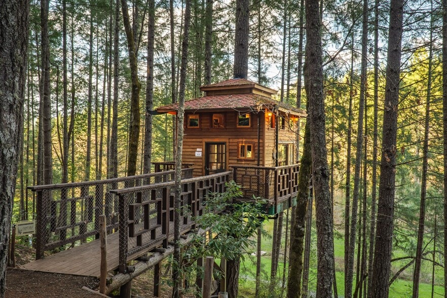 More Photos Of 3305 Dick George Rd, Cave Junction Hospitality For Sale