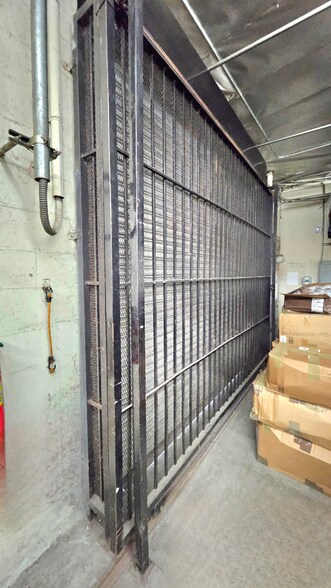 More Photos Of 929 E 14th St, Los Angeles Warehouse For Lease