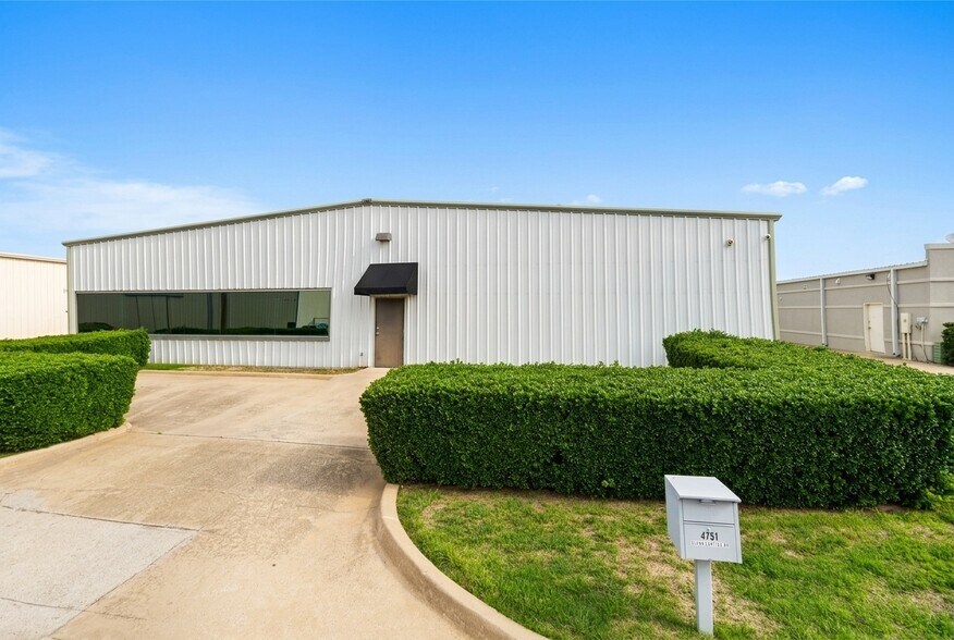 Primary Photo Of 4750 Ratliff Ln, Addison Warehouse For Lease