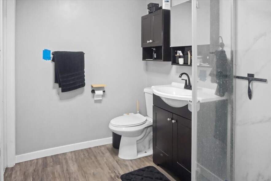 More Photos Of 1427-1431 S Pacific Ave, San Pedro Storefront Retail Office For Sale