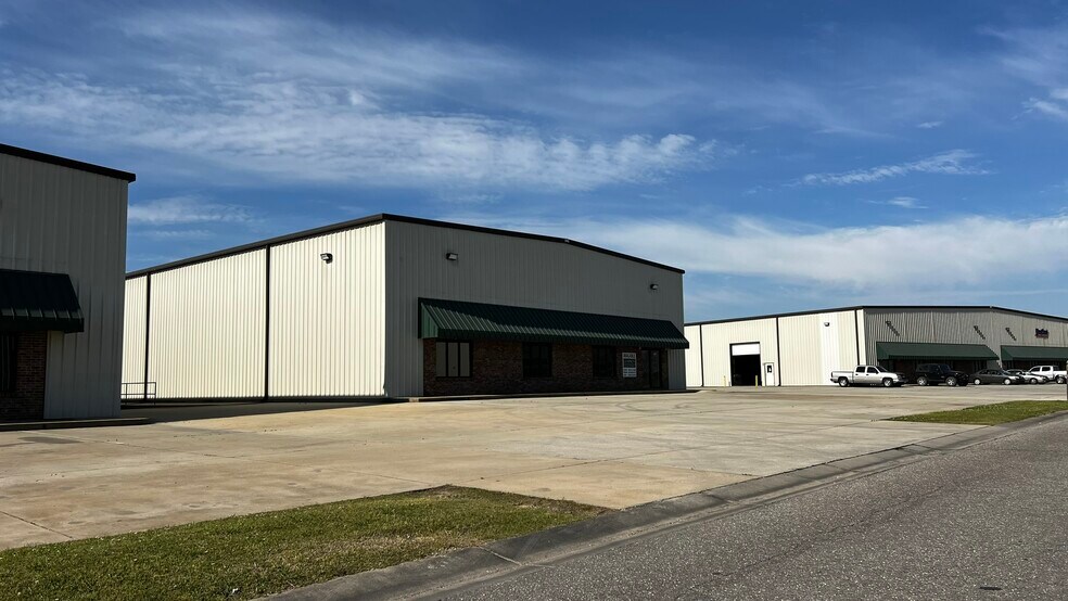 More Photos Of 220 Scotland Dr, Alabaster Warehouse For Lease