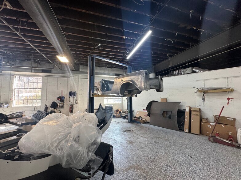 More Photos Of 419 W Main St, Smithtown Auto Repair For Sale