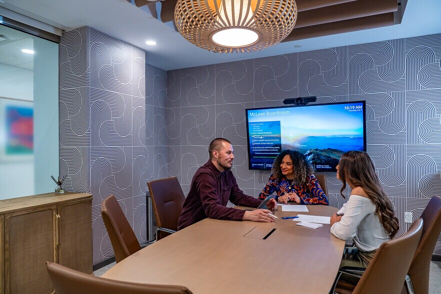 More Photos Of 1750 Tysons Blvd, McLean Coworking Space