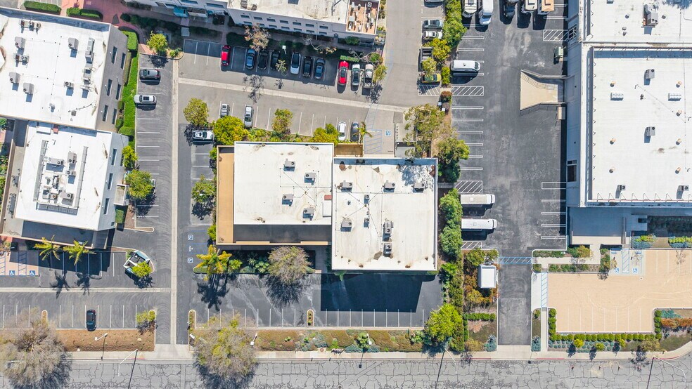 More Photos Of 6398 Cindy Ln, Carpinteria Office For Sale