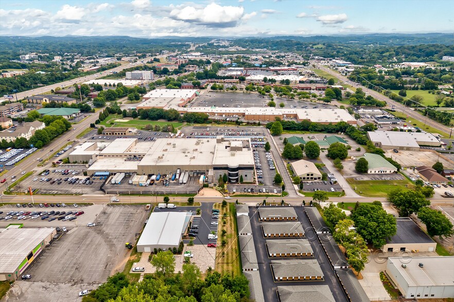 More Photos Of 9600 Parkside, Knoxville Distribution For Lease