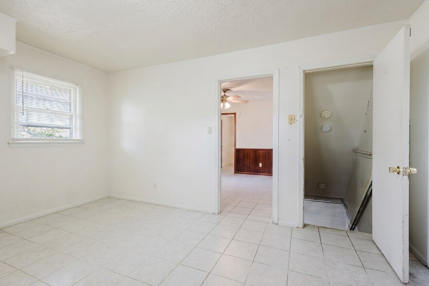 More Photos Of , Lexington Specialty For Sale