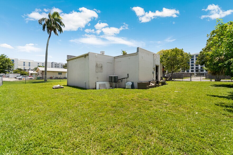 More Photos Of 126 NE 1st Ave, Dania Beach Office For Sale