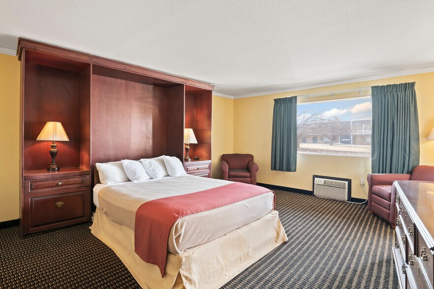 More Photos Of 700 Colorado Ave, Stratton Hotel For Sale