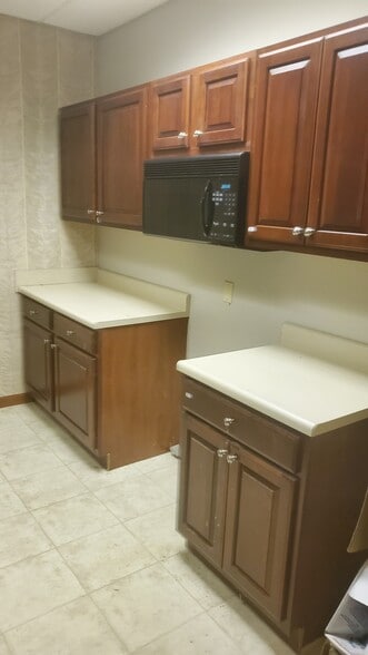 More Photos Of 1299 Campbell Rd, Marion Office For Sale