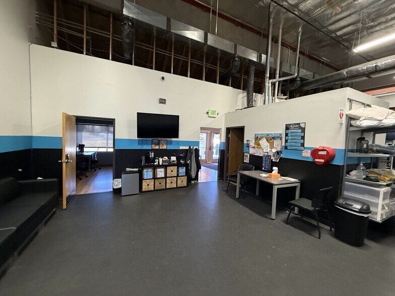 More Photos Of 802-886 E 78th Ave, Denver Warehouse For Sale