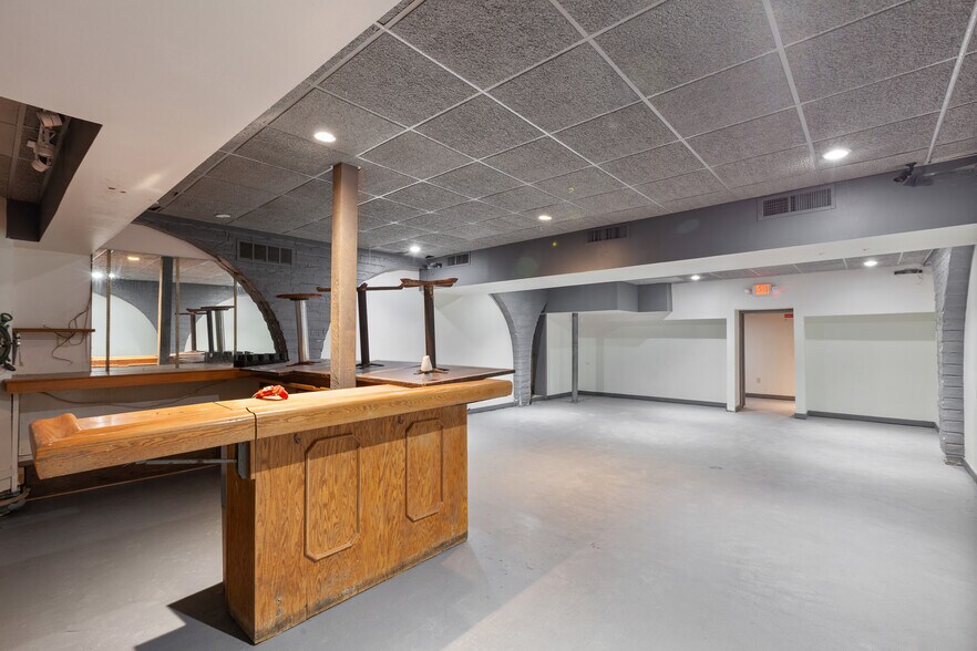 More Photos Of 194-198 Main St, Emmaus Restaurant For Sale