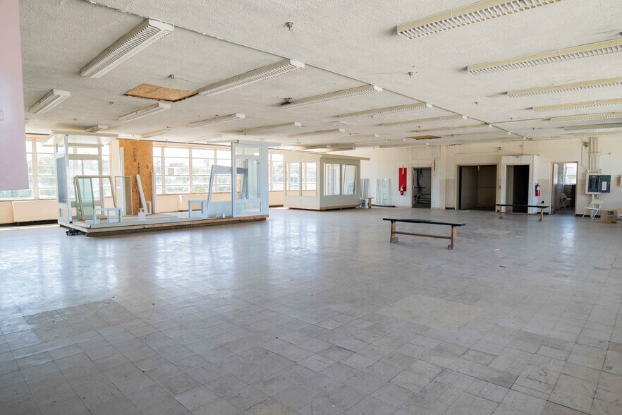 More Photos Of 521 S Market St, Galion Manufacturing For Sale